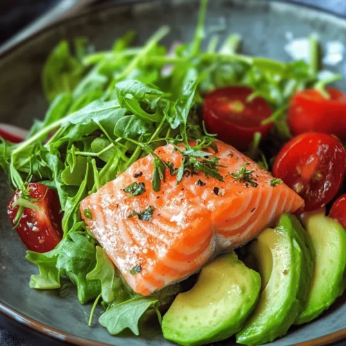 Der Avocado-Lachs-Salat ist nicht nur ein kulinarisches Highlight, sondern auch eine gesunde und nahrhafte Wahl für alle, die Wert auf frische Zutaten legen. In Zeiten, in denen gesunde Ernährung und bewusster Lebensstil immer mehr in den Vordergrund rücken, bietet dieser Salat die perfekte Kombination aus Geschmack und Nährstoffen. Reich an gesunden Fetten, Vitaminen und Mineralstoffen ist der Avocado-Lachs-Salat eine hervorragende Wahl für ein leichtes Mittagessen oder als sättigende Vorspeise bei einem festlichen Dinner.