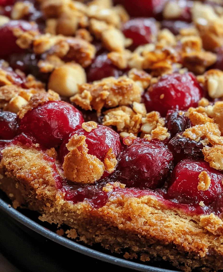 Der kirschige Streuselkuchen ist nicht nur ein einfaches Dessert, sondern ein wahres Fest für die Sinne. Er vereint die fruchtige Frische saftiger Kirschen mit der knusprigen Textur von Streuseln und sorgt damit für ein Geschmackserlebnis, das sowohl Gaumen als auch Augen erfreut. Ob bei Familienfeiern, Geburtstagsfeiern oder einfach als süße Belohnung nach einem langen Tag – dieser Blechkuchen bringt Freude auf jeden Tisch und ist ein ideales Rezept, um besonderen Anlässen einen Hauch von Süße zu verleihen.
