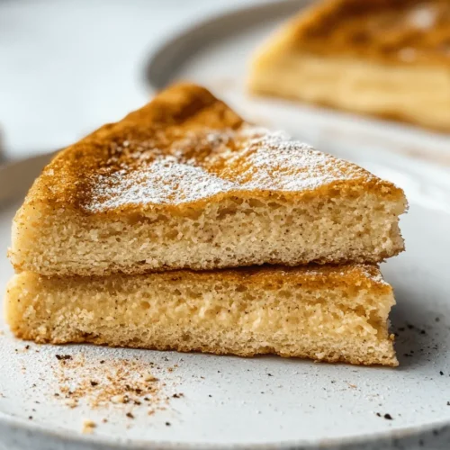 Die Keto-Diät, oder ketogene Ernährung, ist eine kohlenhydratarme, fettreiche Diät, die darauf abzielt, den Körper in einen Zustand der Ketose zu versetzen. In der Ketose verbrennt der Körper Fett anstelle von Kohlenhydraten als Hauptenergiequelle. Dies geschieht, wenn die Kohlenhydratzufuhr drastisch reduziert wird, wodurch der Insulinspiegel sinkt und die Fettverbrennung gefördert wird. Die Keto-Diät kann viele gesundheitliche Vorteile bieten, darunter Gewichtsreduktion, verbesserte geistige Klarheit und eine stabilere Energiebereitstellung.