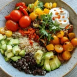 Die Burrito-Bowl hat sich in den letzten Jahren als beliebtes Gericht etabliert, das nicht nur geschmacklich überzeugt, sondern auch durch seine bunten Zutaten ein wahrer Augenschmaus ist. Diese bunte Burrito-Bowl vereint gesunde Zutaten und vielfältige Aromen, die sowohl Vegetarier als auch Fleischliebhaber ansprechen. Sie ist nicht nur einfach zuzubereiten, sondern auch äußerst vielseitig, da man sie nach Belieben anpassen kann. In diesem Artikel werden wir nicht nur das Rezept für diese köstliche Bowl im Detail durchgehen, sondern auch die gesundheitlichen Vorteile der einzelnen Zutaten beleuchten, Tipps zur Zubereitung geben und Variationsmöglichkeiten aufzeigen.
